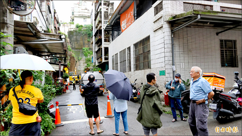 新店錦秀社區擋土牆崩塌搶修 監測穩定