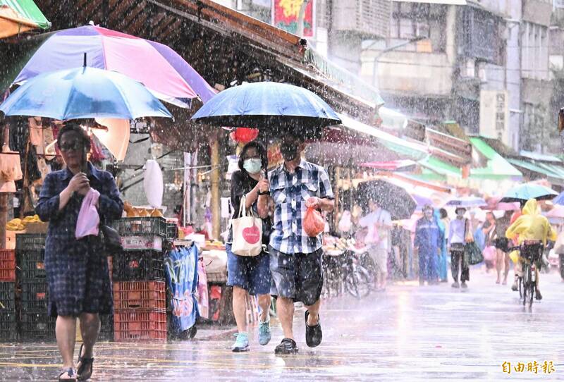 東北季風發威,北台持續濕冷。(資料照) 東北季風發威,北台持續濕冷。(資料照)