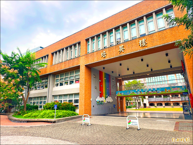 認定2夫妻不適任 近30家長連署要求解聘