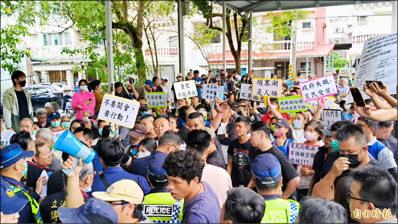 花蓮光復災區重建座談 被拒於門外》災民嗆傅:我們是賤民嗎