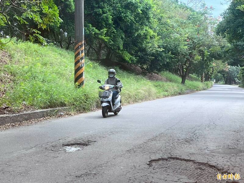 新竹地院判决指出，用路人行驶水防道路，必须自行注意安全。（记者黄美珠摄）