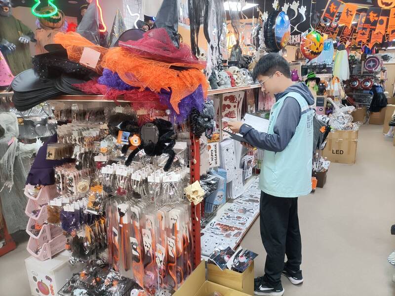 新北抽查80件萬聖節商品未有中文標示 經發局:立即下架限期改善