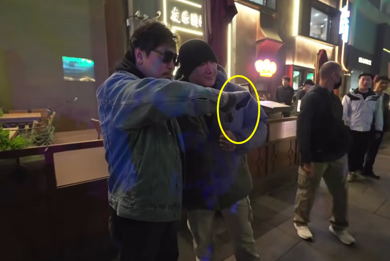 找館長合照比倒讚! 中國勇者耳邊金句「一邊一國」 陳之漢超尷尬