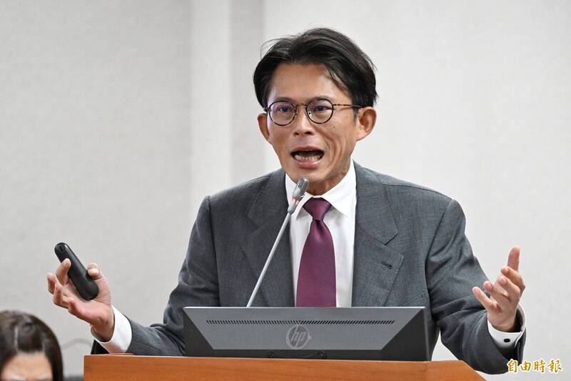 黃國昌徵志工、網洗版「狗仔這應徵」 李正皓諷：需要跟拍技能嗎？