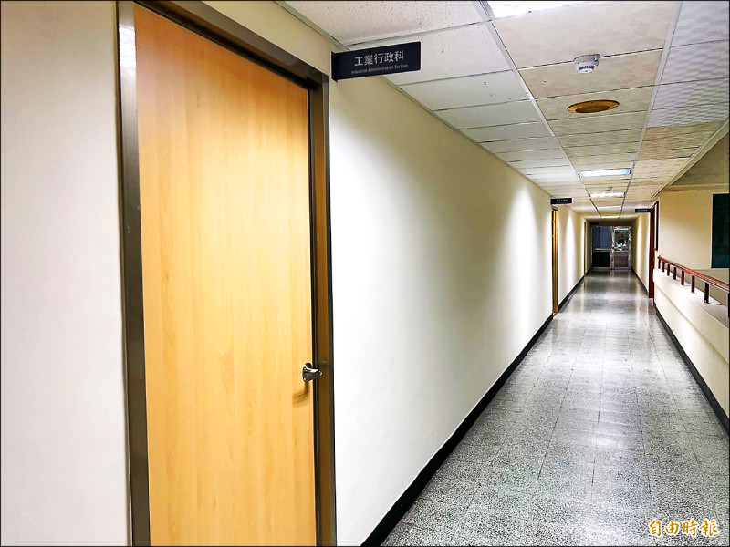 桃園經發局弊案 前科長認收賄10萬交保