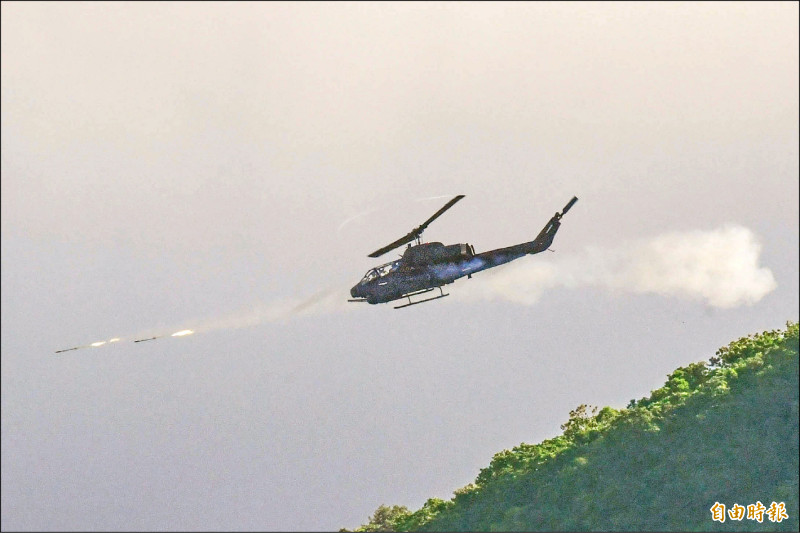 陸航實彈射擊 AH-1W等直升機火力全開