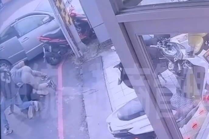 南投「囝仔公庙」万善堂发生金牌、香油钱窃案，警方锁定叶姓犯嫌后，部署警网顺利逮捕归案。（图由草屯警方提供）