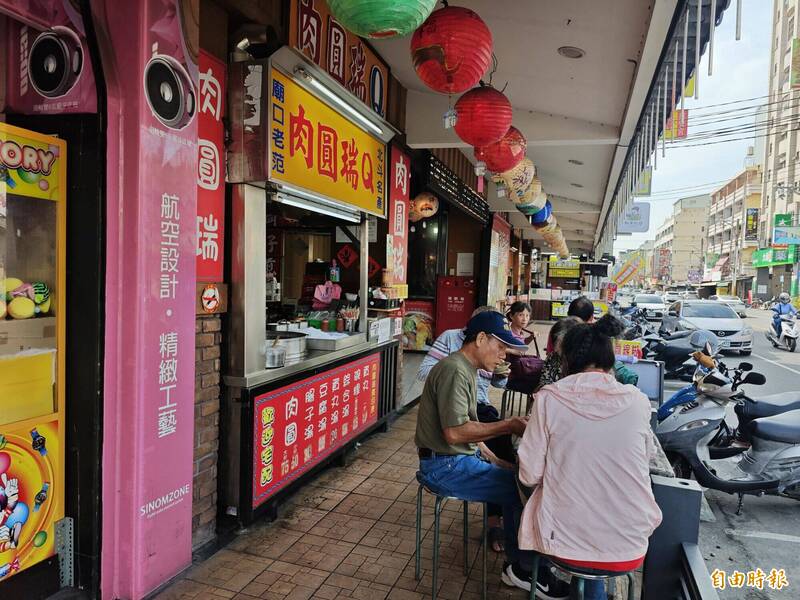 全國禁宰、禁運豬隻再延長，民眾想吃肉圓要把握時間。（記者陳冠備攝）