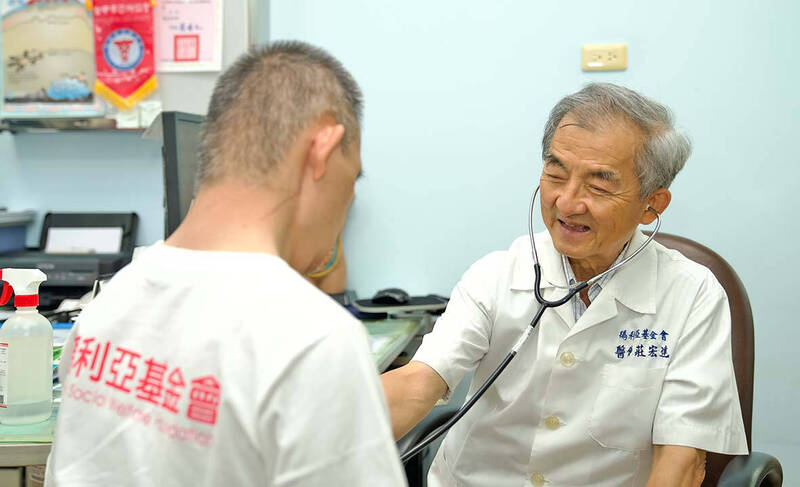瑪利亞醫師莊宏達80歲仍看診 盼築「安老家園」陪天使走完最後旅程
