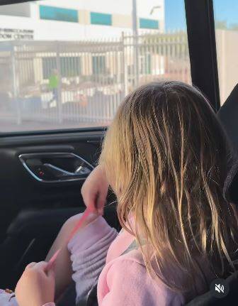 柯克遭槍殺1個月! 幼女經過據點「 1句話」惹哭網友