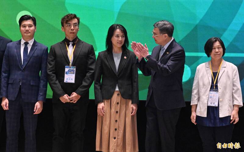 卓揆表揚查緝國土環保犯罪有功人士 高檢署9月扣8千萬不法所得