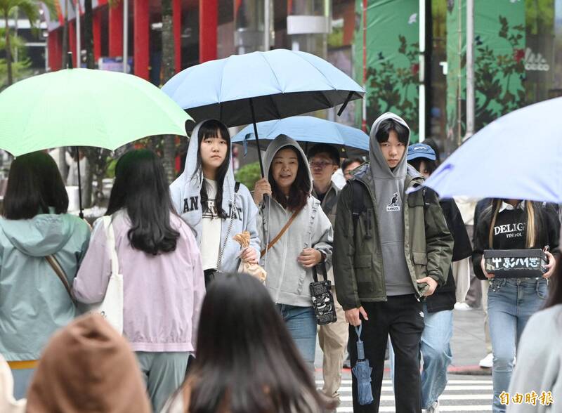 今東北季風持續影響桃園以南雨勢趨緩，大台北、東半部地區多雲、局部短暫雨。（資料照）