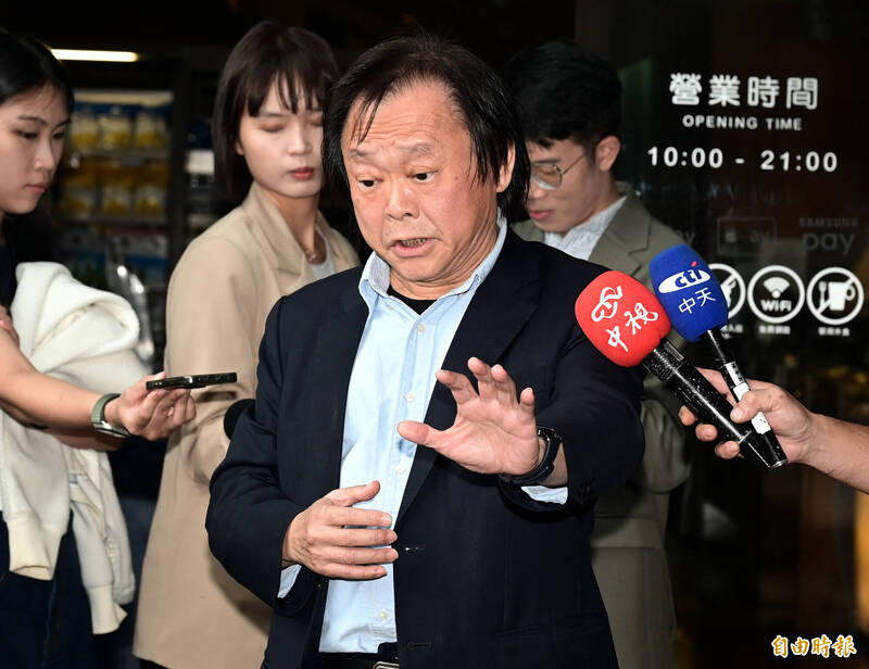 周玉蔻罵「醜又髒」 王世堅反嗆:不評論沒格調老太太