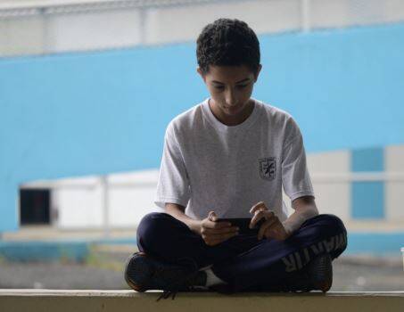 儿少网路成瘾问题近年在各国愈来愈受到重视。示意图,非新闻当事人。(美联社资料照) 儿少网路成瘾问题近年在各国愈来愈受到重视。示意图,非新闻当事人。(美联社资料照)