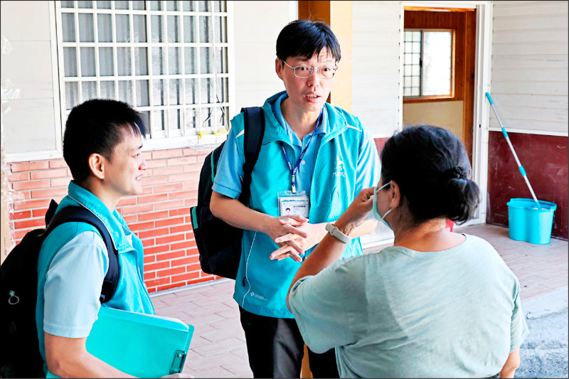 想到洪水 晚上不敢睡太熟 花蓮災民心理創傷 門諾訪視送藥