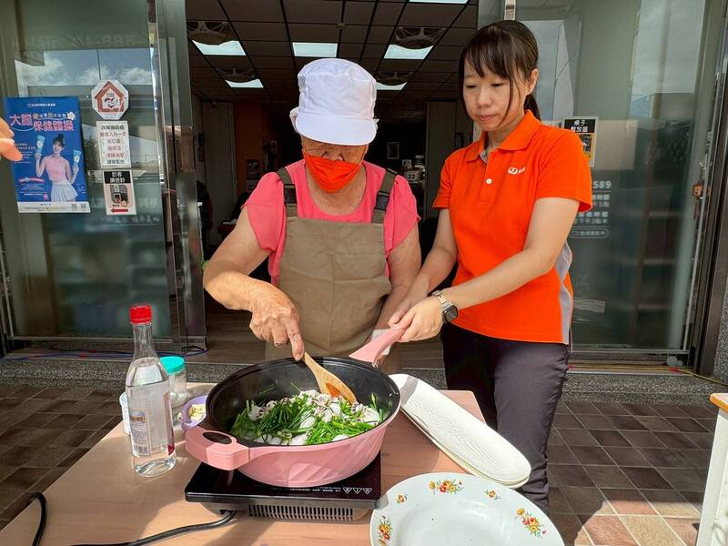 記憶會消失手藝不會!11位失智長輩重陽辦桌重現拿手菜 記憶會消失手藝不會!11位失智長輩重陽辦桌重現拿手菜