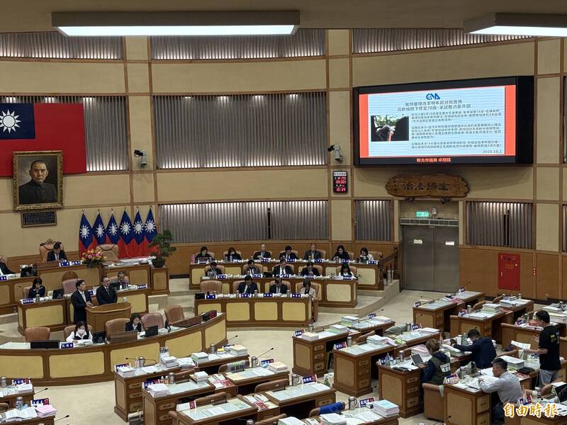 新北高齡駕照換照 卓冠廷提敬老愛心卡抵用換照健檢費