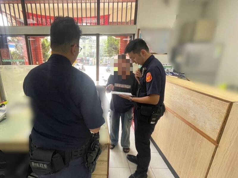 诈团假冒检警诓李姓男子帐户涉案，要求汇3万元「免拘提」，警方劝说 ，若3万能免被抓，有钱人早就全逃了。（民众提供）