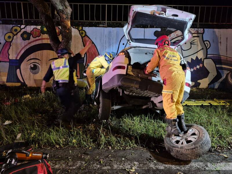 休旅车撞路树再撞花东铁路旁的水泥围墙，车体变形。（花莲县消防局提供）