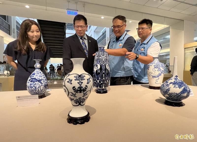 金門大學攜手唯一「官窯」陶瓷廠 實體+IG展出「青花纏枝新想像」