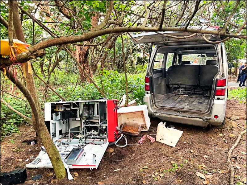 首宗 蝦皮智取店收銀機整台扛走 海邊滅證