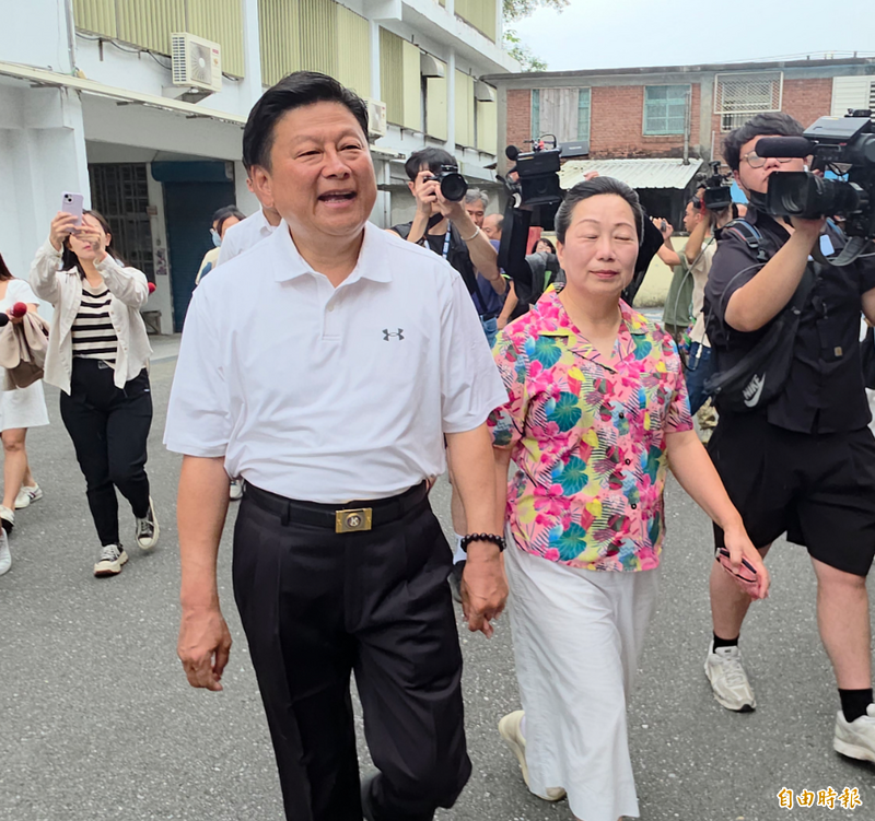 傅崐萁又要300億!重建條例將三讀 網灌爆:這次要拿幾億買便當? 傅崐萁又要300億!重建條例將三讀 網灌爆:這次要拿幾億買便當?