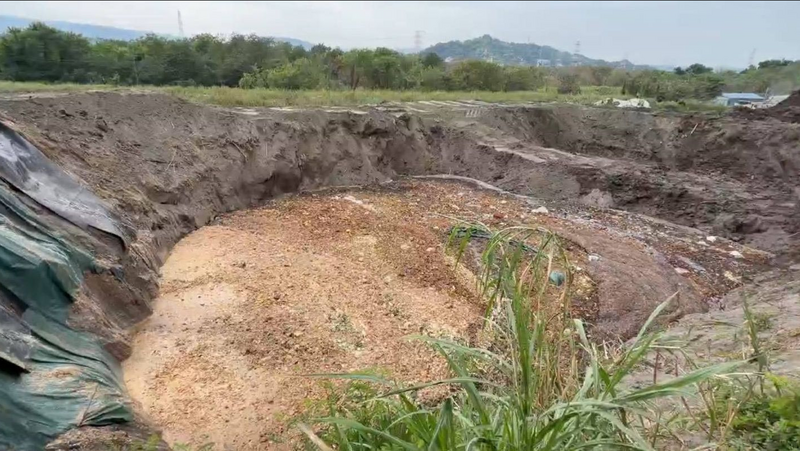 霧峰「燕圾湖」餿水溢流 環保局長竟回：土可以吸水