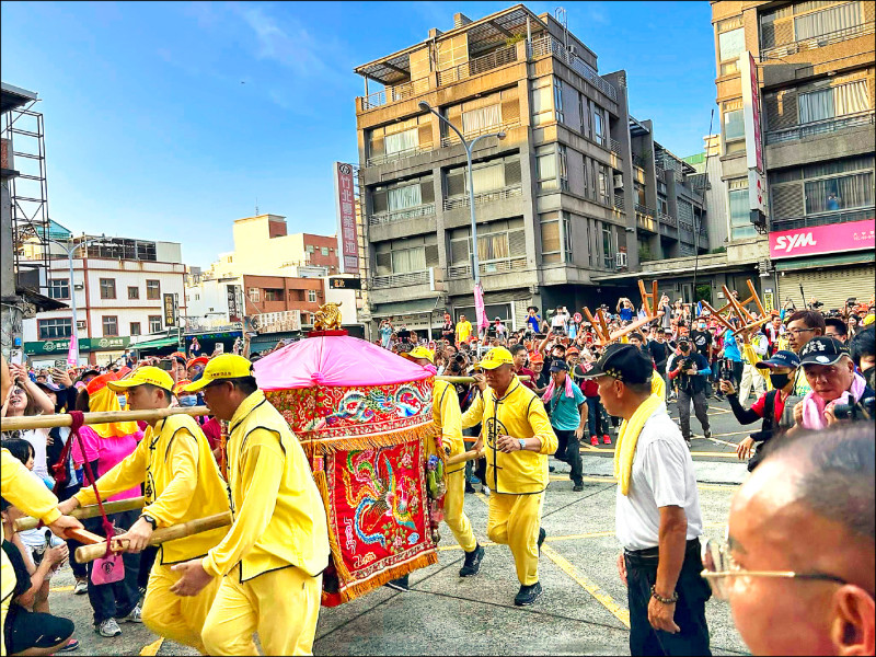 白沙屯媽贊境新北 會香板橋媽