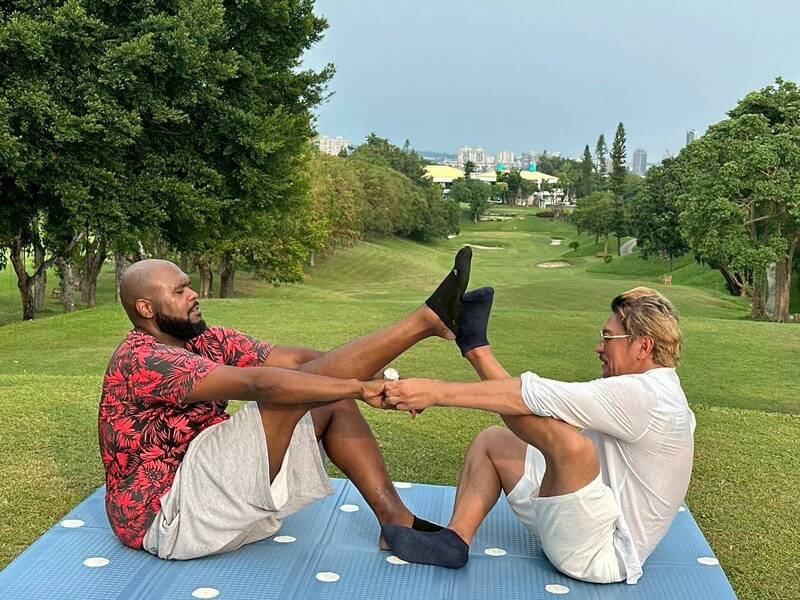 有「邁邁椅」還能做瑜伽 老外帶路玩翻高雄果嶺自然公園