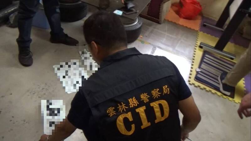 警方日前破获越籍陈姓男子为首的外籍车手集团，经检方讯后，将涉案12人全数羁押禁见获准。
（图由云林县警局提供）