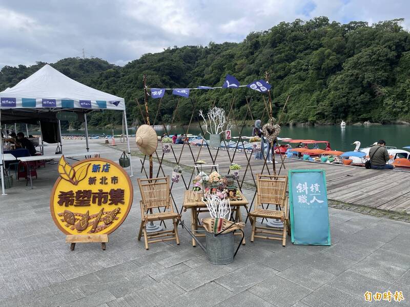 「呆在碧潭の水豚君」還有「駱馬君」11/1碧潭東岸廣場開展