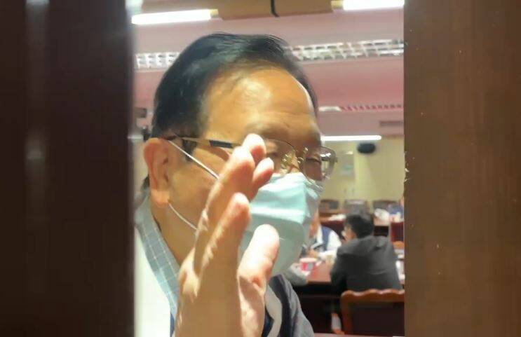 國民黨立委林德福今天被問及是否接任總召一事。(讀者提供) 國民黨立委林德福今天被問及是否接任總召一事。(讀者提供)