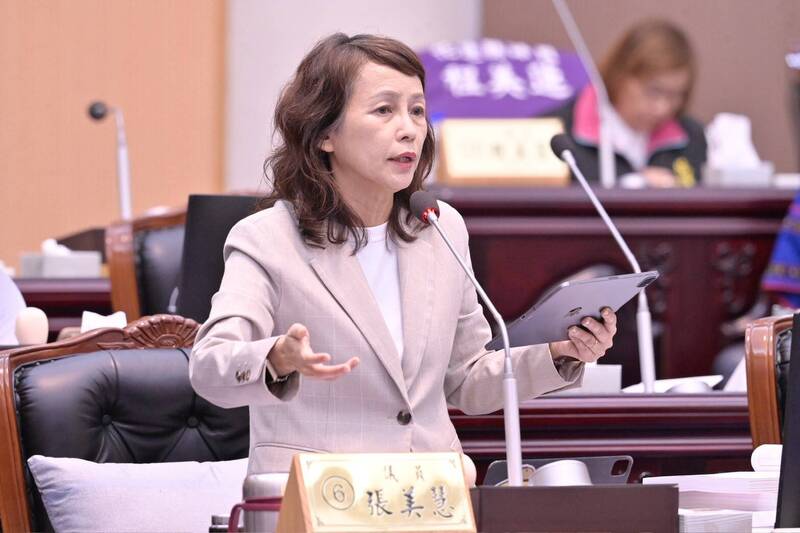 花蓮縣議員張美慧今天在縣議會痛批,縣長徐榛蔚的專案報告中通篇甩鍋,對於來收爛攤子的季連成也沒一句感謝。(民眾提供) 花蓮縣議員張美慧今天在縣議會痛批,縣長徐榛蔚的專案報告中通篇甩鍋,對於來收爛攤子的季連成也沒一句感謝。(民眾提供)