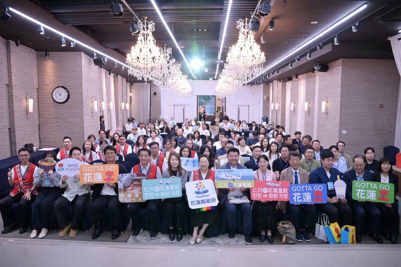 花蓮縣長徐榛蔚9月22日人還在韓國行銷花蓮觀光,但當時馬太鞍溪堰塞湖已經發布黃色警戒需進行預防撤離。(縣府提供) 花蓮縣長徐榛蔚9月22日人還在韓國行銷花蓮觀光,但當時馬太鞍溪堰塞湖已經發布黃色警戒需進行預防撤離。(縣府提供)