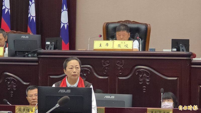 花蓮縣長徐榛蔚今天到縣議會專案報告馬太鞍溪洪災。(記者花孟璟攝) 花蓮縣長徐榛蔚今天到縣議會專案報告馬太鞍溪洪災。(記者花孟璟攝)