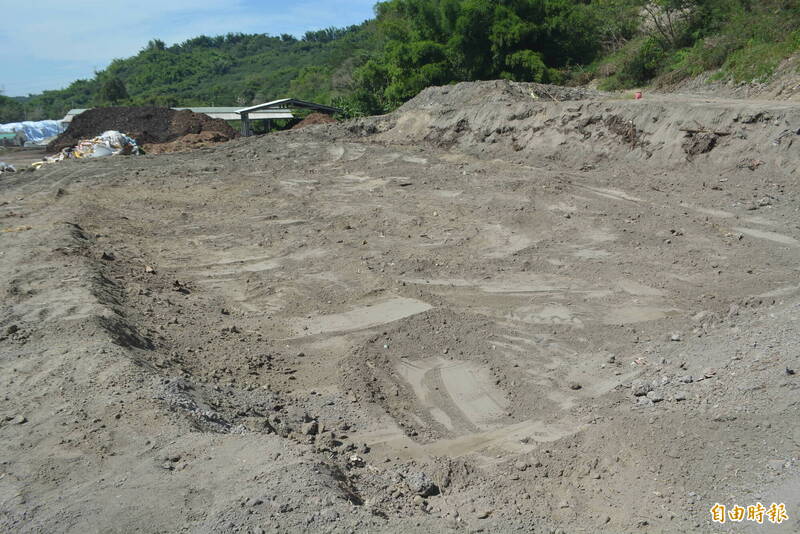 獨家直擊！台中霧峰「廚餘海」現況曝光  覆土仍有酸臭味、滲水