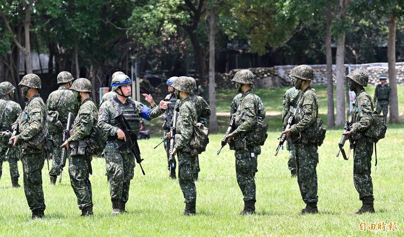 新兵家長跳針重複提問  惹怒眾人：這不是幼稚園欸