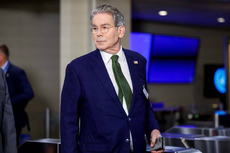 美国财长贝森特表示，中国扬言停止稀土出口，「犯了1个真正的错误」，并称美国将在2年内确保替代供应。（路透）