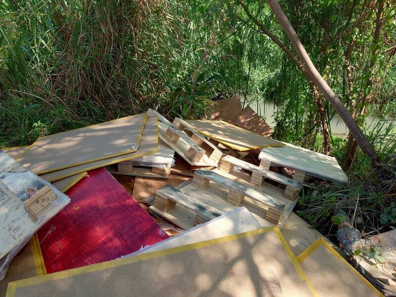 棧板、碎玻璃倒滿河床！ 彰投交界貓羅溪慘成廢棄物天堂