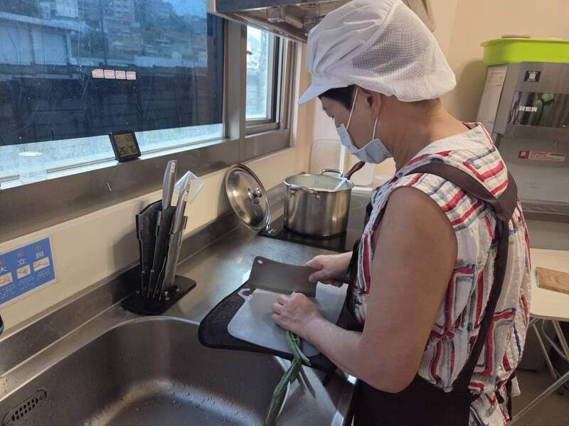 僱用高齡勞動者雙贏！ 56歲阿香重回職場領到6萬獎勵