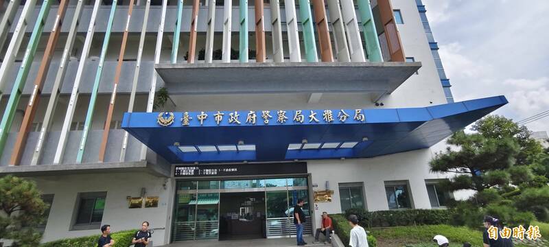 大雅警分局有男警处理违反保护令事件，右耳遭民众咬伤。（记者张轩哲摄）