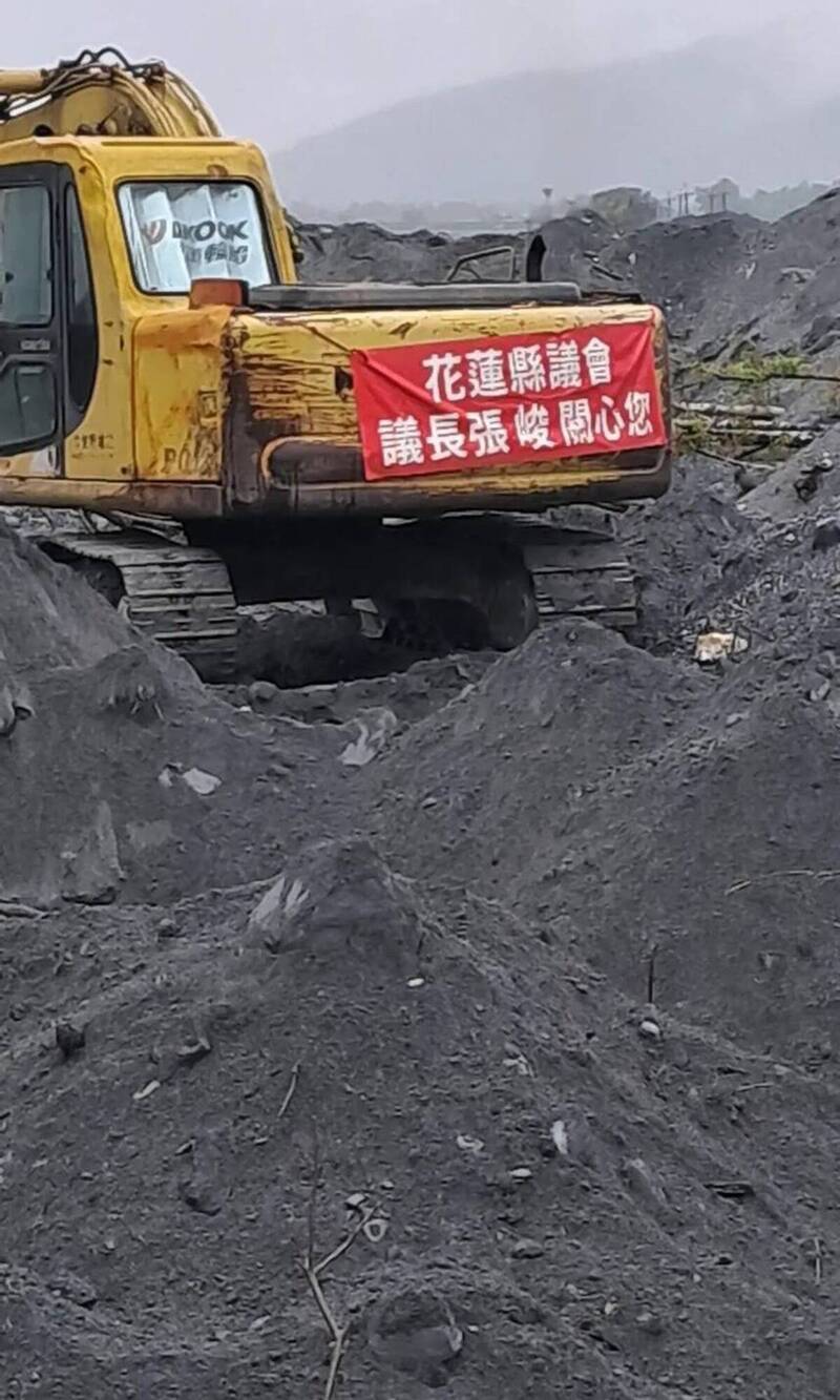 光復洪災仍有5失聯!善心怪手超人堅持不退 花縣消防局:將招標挖掘