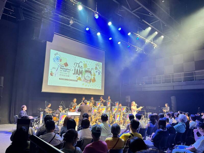 南美館響起爵士樂 身心障朋友隨節奏搖擺 感受音樂療癒