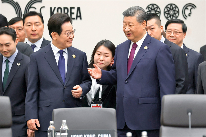 川普返美 APEC鎂光燈輪到習