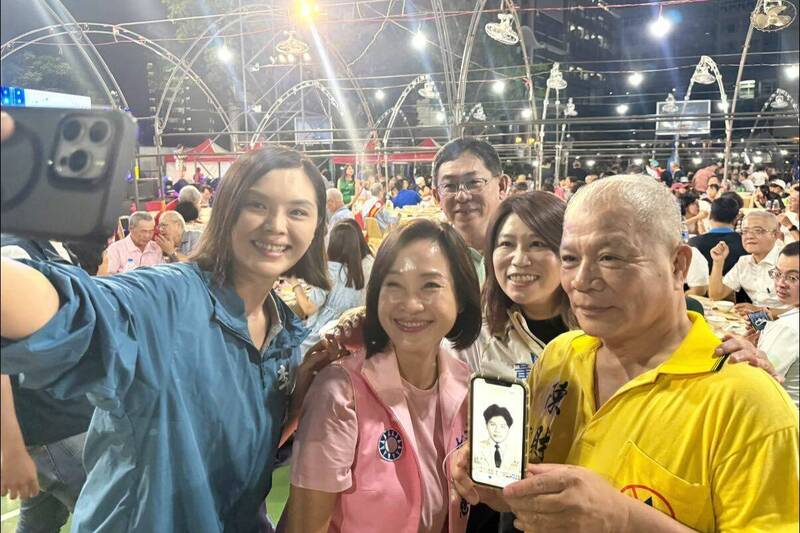 科大校慶合影「高雄都市傳說」陳財佑 柯志恩：走到哪都看得到