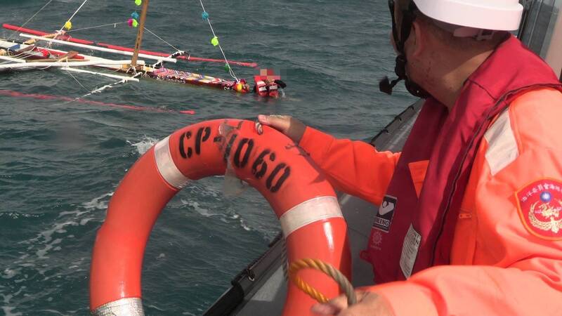 無動力風帆船台東外海翻覆 3人獲救