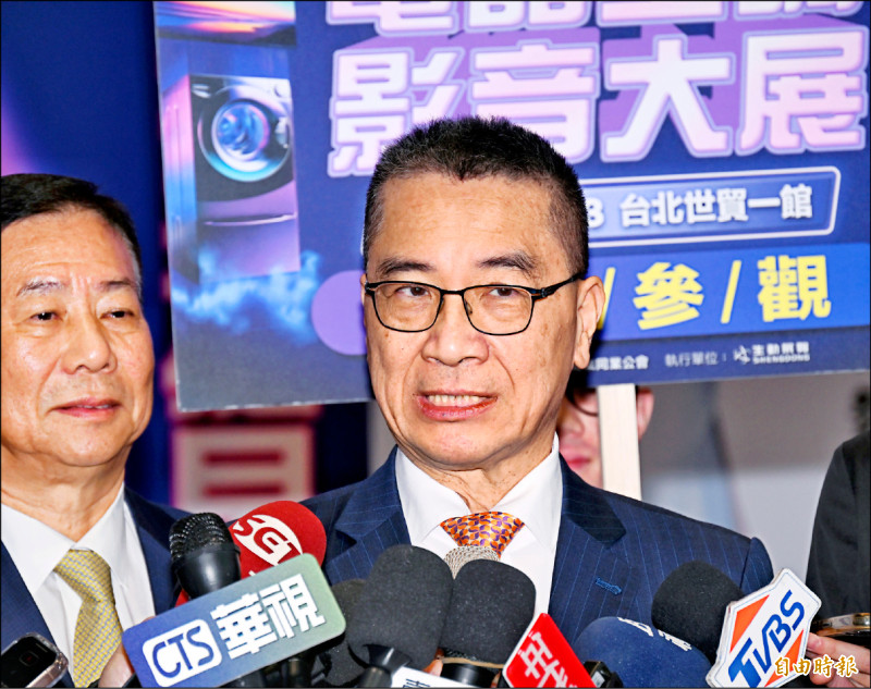 鄭稱普廷非獨裁者 徐國勇：推翻國際三觀