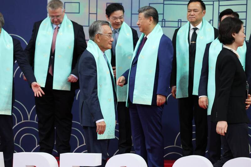 拍下台灣代表與習近平同框 還捕捉菲總統與林信義互動 敏迪：值了！