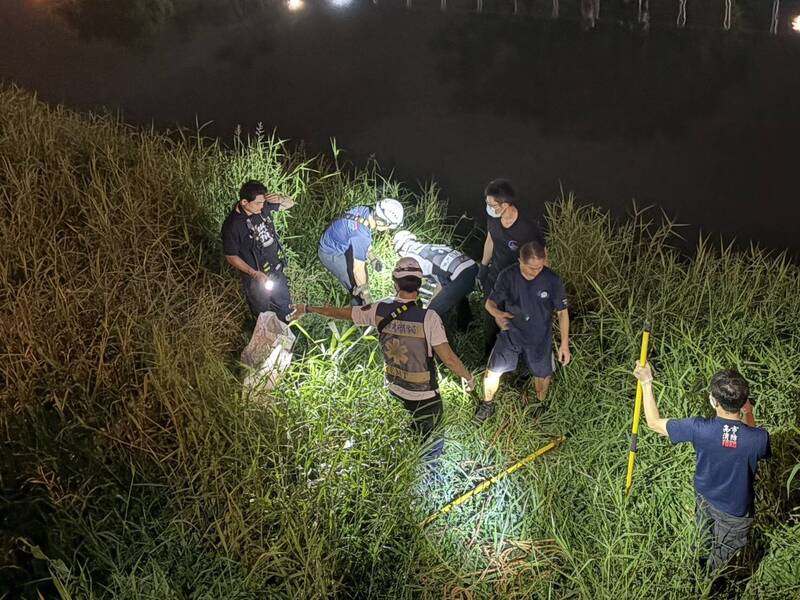 半夜偷倒廢棄物入鳳山溪  高雄男被移送法辦