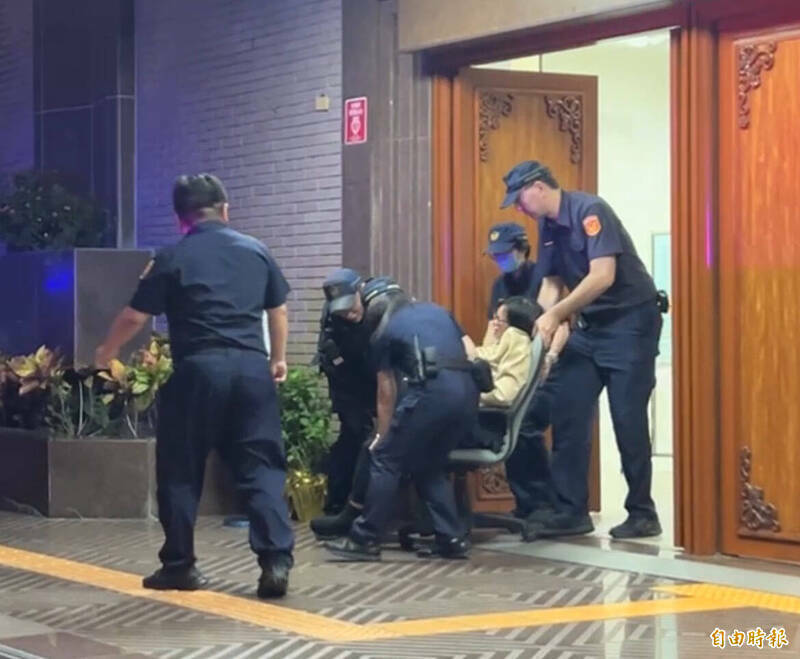 辩方建议8年刑期，检方求处无期徒刑；本案今于北院国民法官庭宣布判决，依法判刑16年6月。（记者刘咏韵摄）